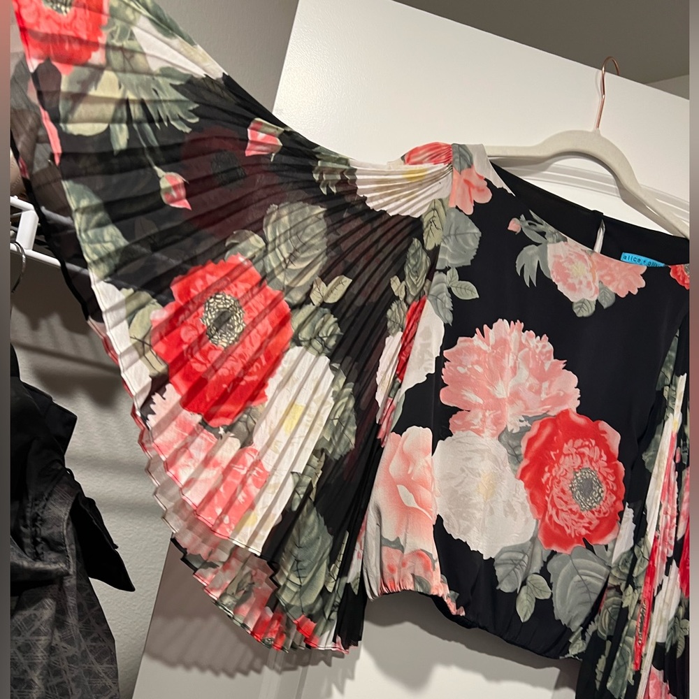 Alice and Olivia blouse - Picture 2 of 3